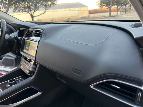 Used 2018 Jaguar F-PACE Portfolio image 31