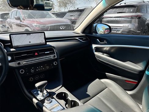 Used 2025 Genesis G70 2.5T image 24