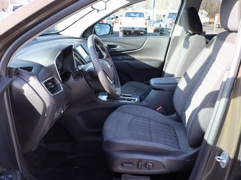 Used 2023 Chevrolet Equinox LT image 3