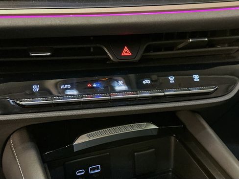 Used 2025 Buick Envision Sport Touring image 24