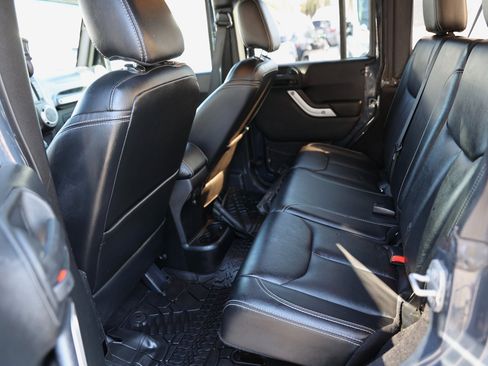 Used 2016 Jeep Wrangler Unlimited Rubicon image 22