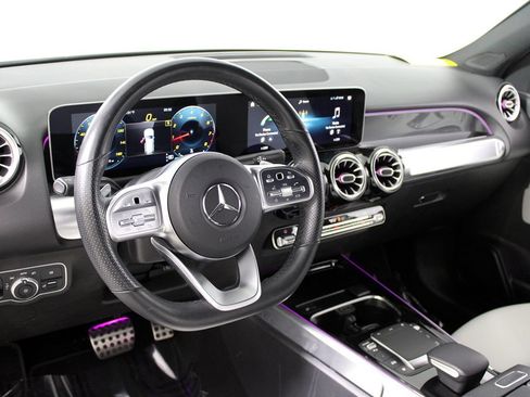 Used 2021 Mercedes-Benz GLB 250 image 7