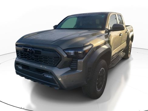 Used 2026 Toyota Tacoma TRD Off-Road w/ TRD Off Road Upgrade Package AWD/4WD image 3