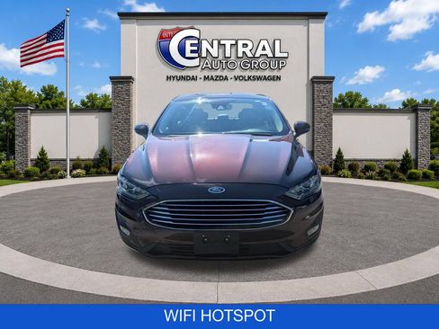 Used 2019 Ford Fusion SE w/ Equipment Group 151A FWD image 2