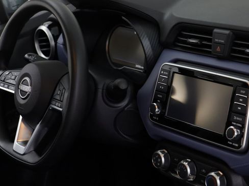 Used 2023 Nissan Versa SV w/ Trunk Package image 20