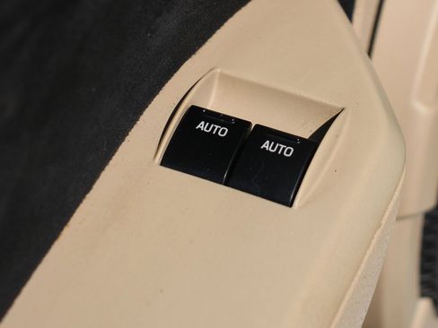 Used 2006 Ford Mustang Premium image 17