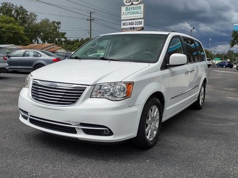 Used 2015 Chrysler Town & Country Touring w/ Driver Convenience Group image 1