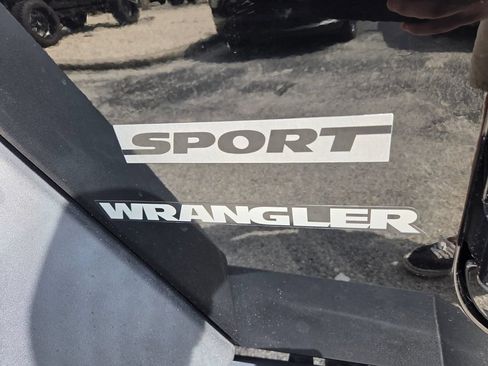 Used 2017 Jeep Wrangler Sport w/ Connectivity Group AWD/4WD image 5