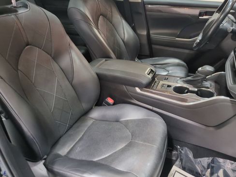 Used 2021 Toyota Highlander Platinum AWD/4WD image 11