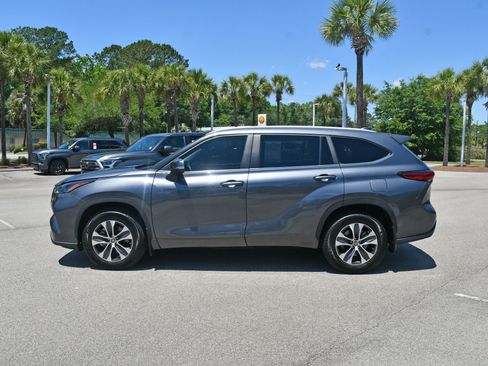 Used 2023 Toyota Highlander XLE AWD/4WD image 5