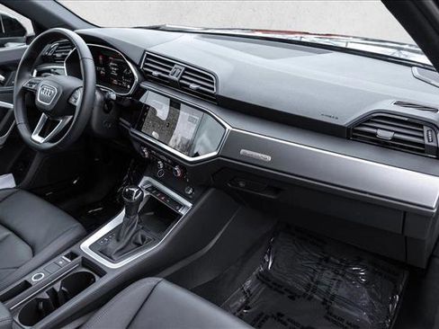 Certified 2025 Audi Q3 2.0T Premium Plus w/ Premium Plus Package image 25