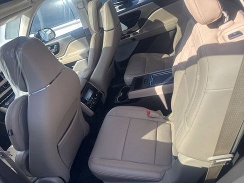 Used 2021 Lincoln Aviator Reserve w/ Equipment Group 202A image 7