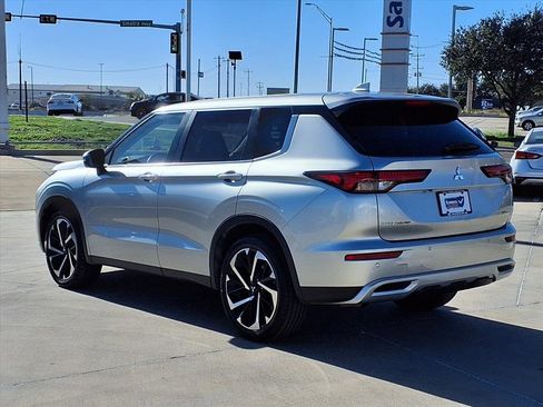 Used 2024 Mitsubishi Outlander SE image 5