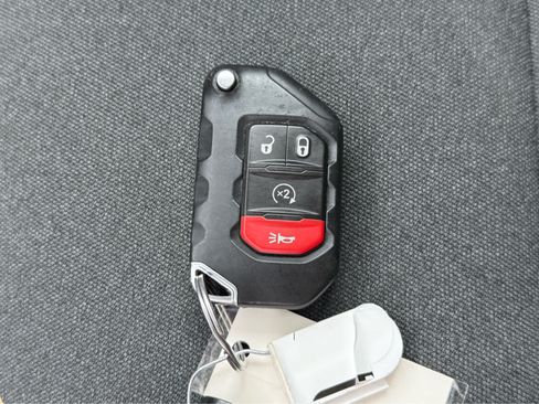 Used 2024 Jeep Wrangler Unlimited Sahara AWD/4WD image 30