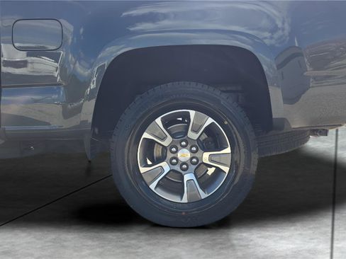 Used 2017 Chevrolet Colorado Z71 AWD/4WD image 28