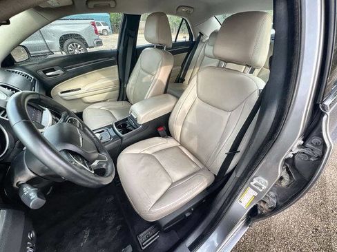 Used 2018 Chrysler 300 Touring L image 18