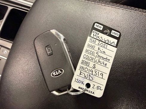 Used 2021 Kia Sorento S w/ Panoramic Sunroof Package FWD image 40
