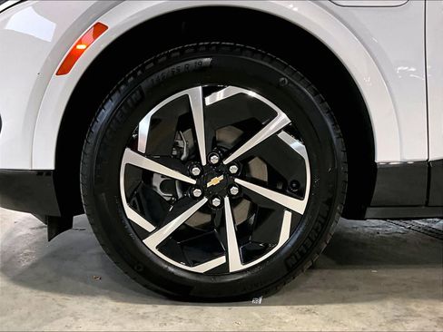 Used 2025 Chevrolet Equinox EV LT w/ Convenience Package image 7