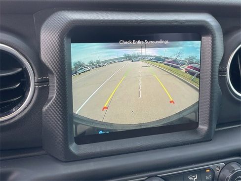 Used 2022 Jeep Wrangler Unlimited Sahara image 18