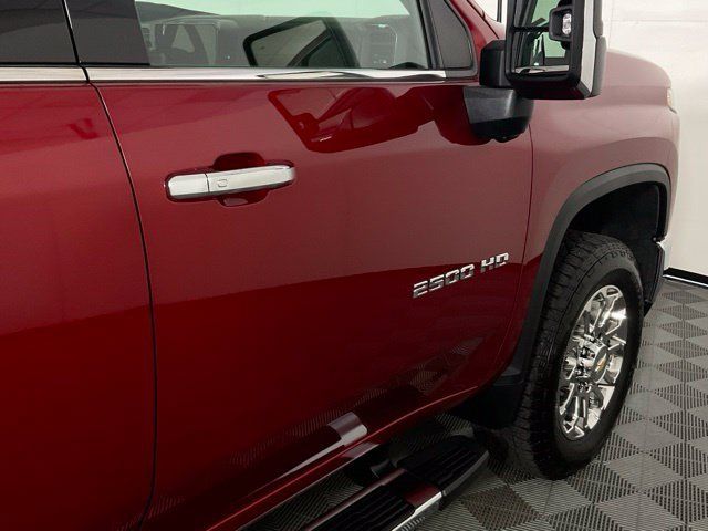Used 2026 Chevrolet Silverado 2500 LTZ w/ LTZ Plus Package AWD/4WD image 9