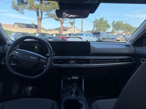 Used 2025 Kia K4 LXS image 30