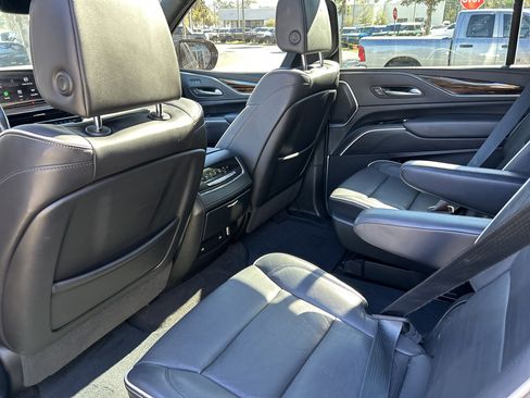 Used 2023 Cadillac Escalade ESV Premium Luxury image 17