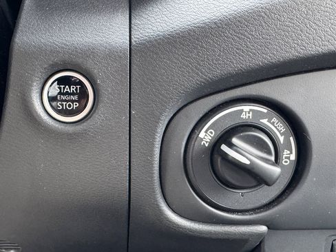 Used 2023 Nissan Frontier SV w/ Technology Package image 17