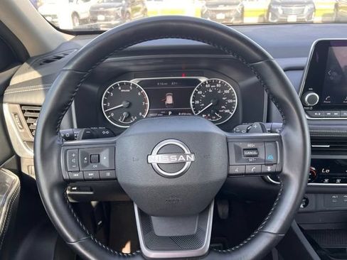 Used 2025 Nissan Rogue SV AWD/4WD image 12