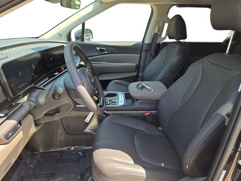 New 2026 Kia Carnival EX FWD image 18