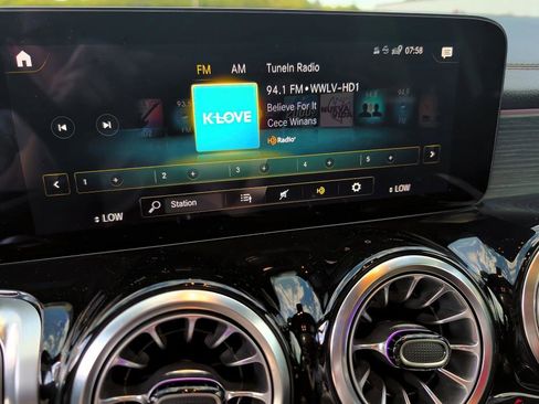 Used 2022 Mercedes-Benz GLB 250 image 25