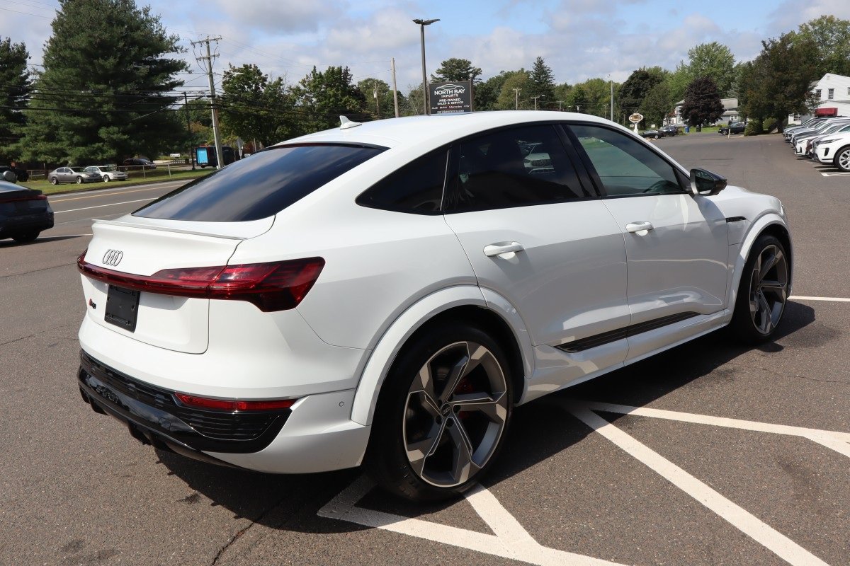 Used 2024 Audi SQ8 e-tron Prestige w/ Prestige Package AWD/4WD image 6