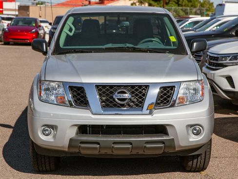 Used 2020 Nissan Frontier SV RWD image 3