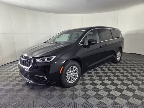 New 2026 Chrysler Pacifica Select FWD image 4