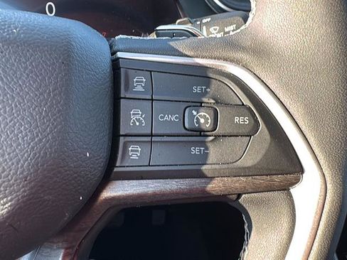 Used 2023 Jeep Grand Cherokee L Limited w/ Black Appearance Package image 22