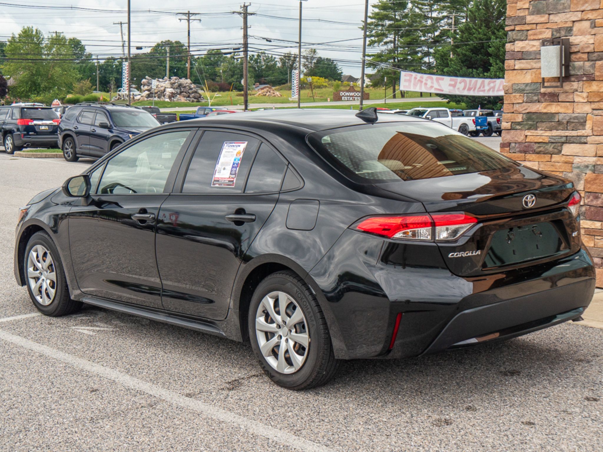 Used 2022 Toyota Corolla LE FWD image 5