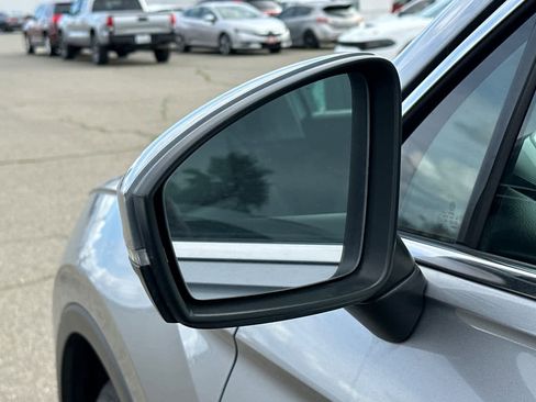 Used 2021 Volkswagen Tiguan SE image 19