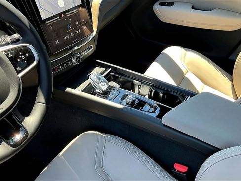 New 2026 Volvo XC60 B5 Plus w/ Protection Package Premier image 21