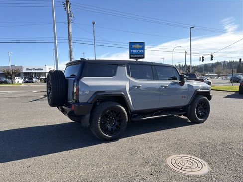 Used 2024 GMC Hummer EV 2X w/ LPO, Illumination Package image 6