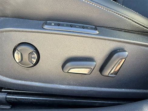 Certified 2025 Volkswagen Jetta SEL image 25