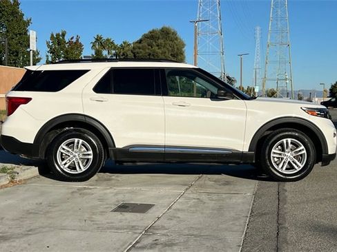 Used 2022 Ford Explorer XLT w/ Equipment Group 202A image 3