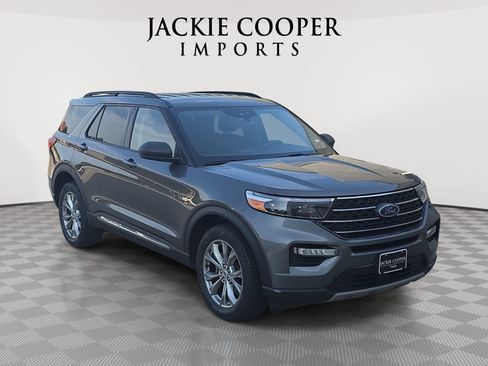 Used 2023 Ford Explorer XLT w/ Equipment Group 202A AWD/4WD image 3