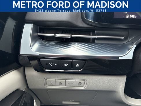 Used 2024 Kia Carnival SX Prestige image 32