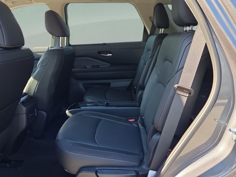 New 2026 Nissan Pathfinder SL w/ SL Premium Package FWD image 11