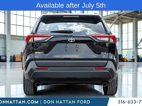 Used 2024 Toyota RAV4 XLE FWD image 33