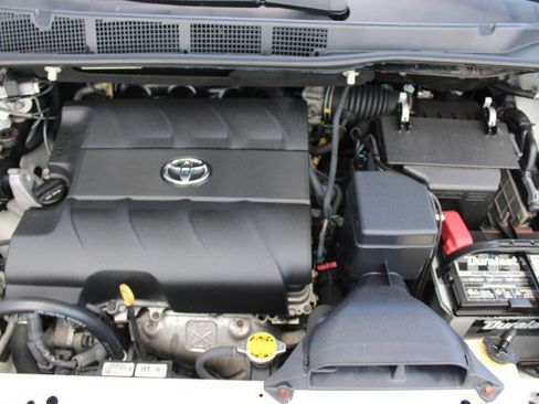 Used 2015 Toyota Sienna XLE FWD image 38
