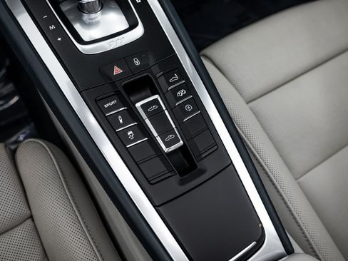 Certified 2018 Porsche 911 Targa 4S AWD/4WD image 26
