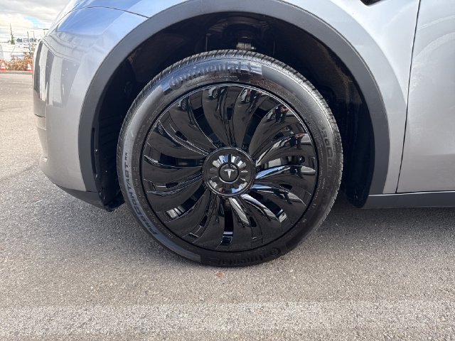 Used 2025 Tesla Model Y Long Range RWD image 28