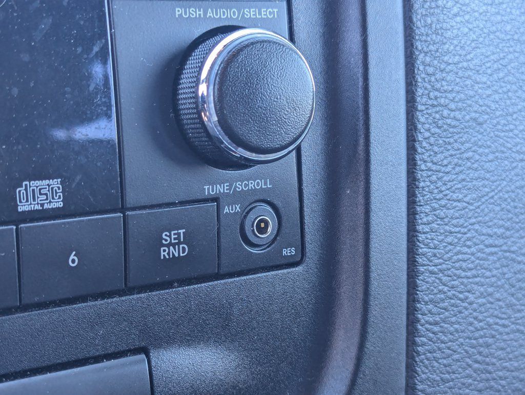 Used 2014 Dodge Avenger SE FWD image 16