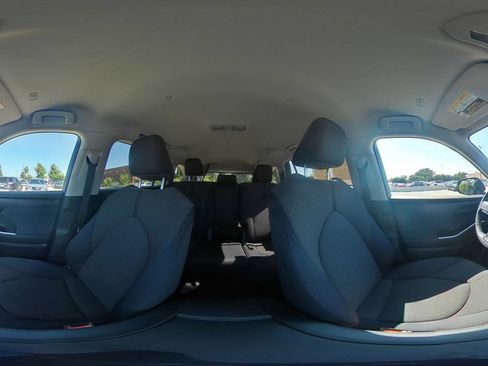Used 2025 Toyota Highlander LE FWD image 44
