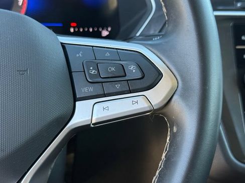 Used 2024 Volkswagen Tiguan SE FWD image 17